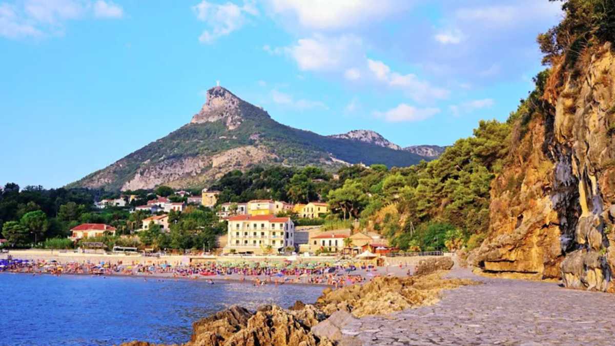 Come muoversi a Maratea senza auto? Mezzi pubblici e taxi boat